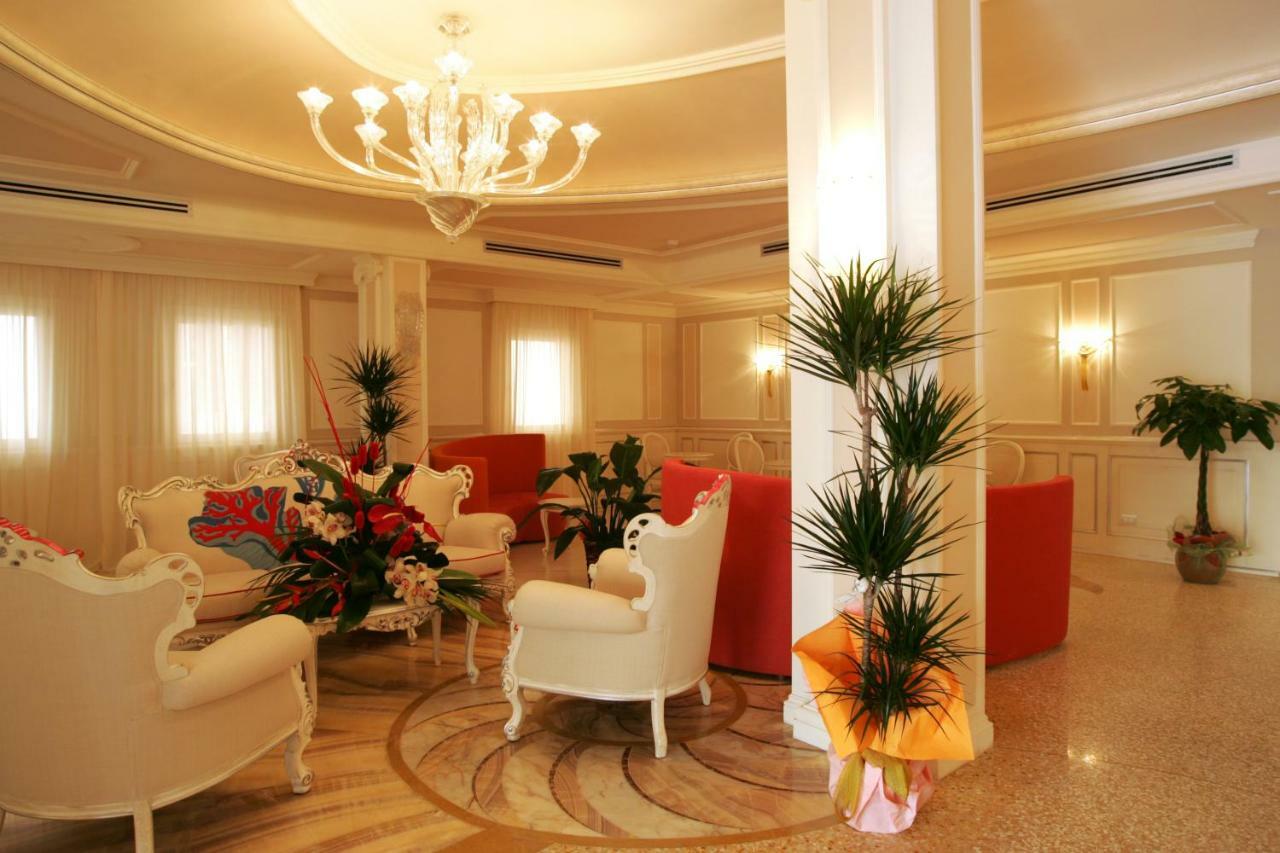 Palace Hotel Вьесте Экстерьер фото