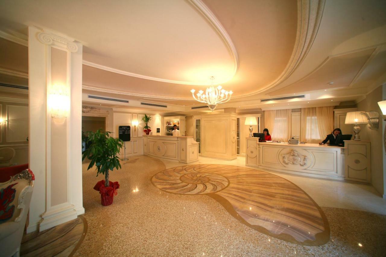 Palace Hotel Вьесте Экстерьер фото