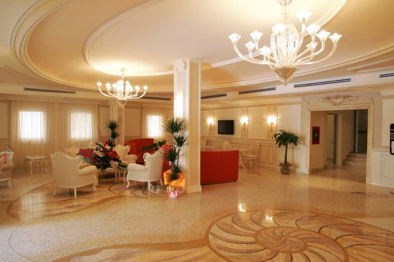 Palace Hotel Вьесте Экстерьер фото
